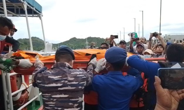 Pencarian Korban Kapal Tenggelam KM Putri Sakinah NTT