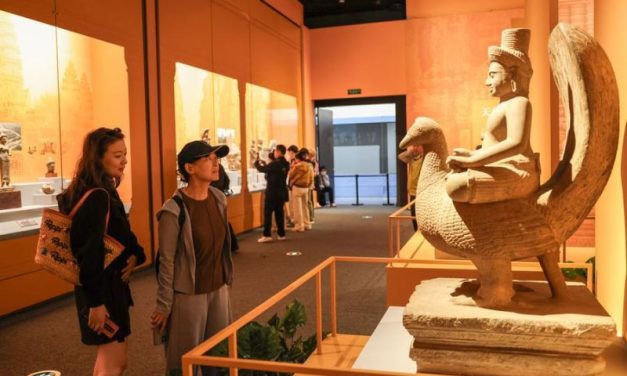 Pameran “Kisah Epik Air dan Batu” Perkuat Budaya China Kamboja