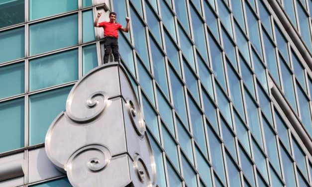 Alex Honnold Taklukan Taipei 101 Tanpa Tali Free Solo Spektakuler