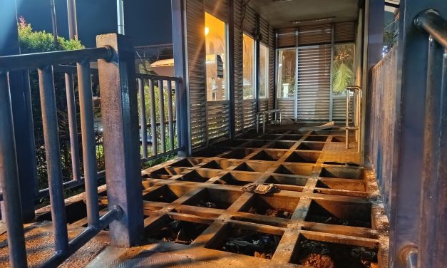 Halte Terbengkalai di Bekasi: Risiko dan Peran Masyarakat