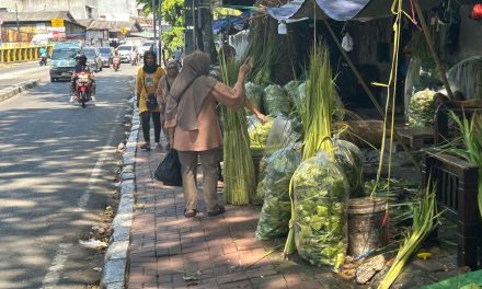 Tradisi Ketupat Lebaran: Simbol Budaya, Menjelang Hari Raya
