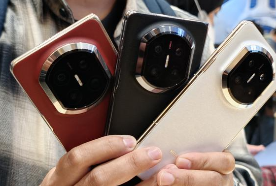 Huawei Mate X7 Resmi Hadir di Indonesia: Ponsel Lipat Premium