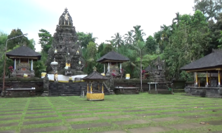 Pura Mandara Giri Semeru Agung Arsitektur Hindu Lereng Semeru