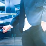 Polisi Bantu Warga Atasi Mobil Terkunci di Gunung Putri Bogor