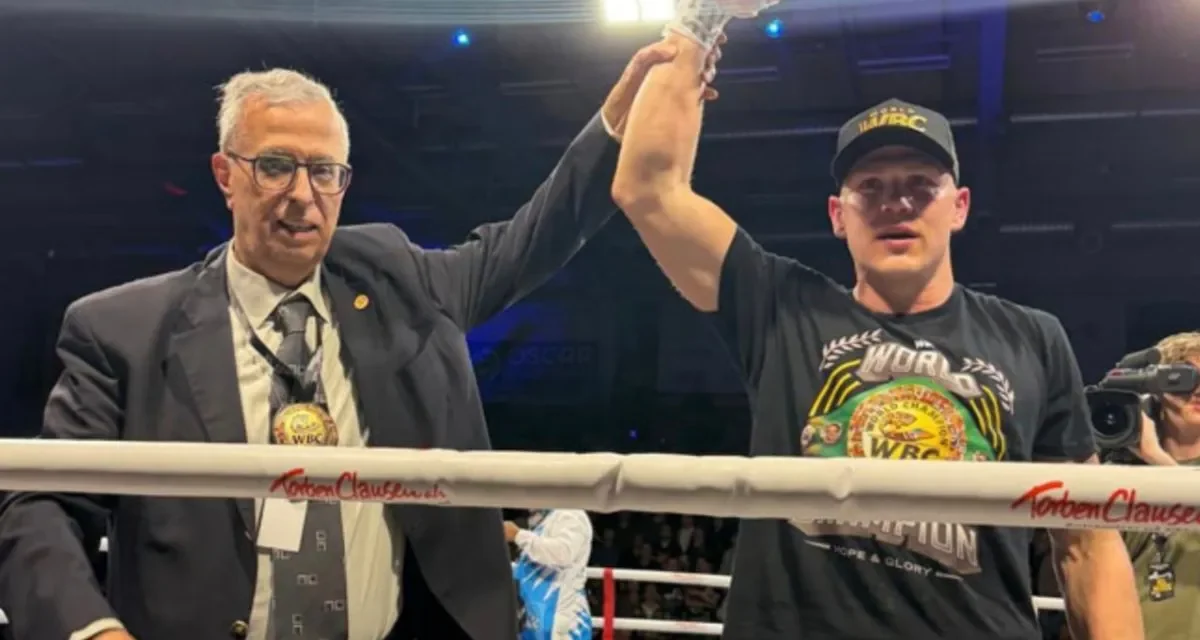 Jacob Bank Penantang Wajib Gelar Dunia WBC Usai KO di Kolding