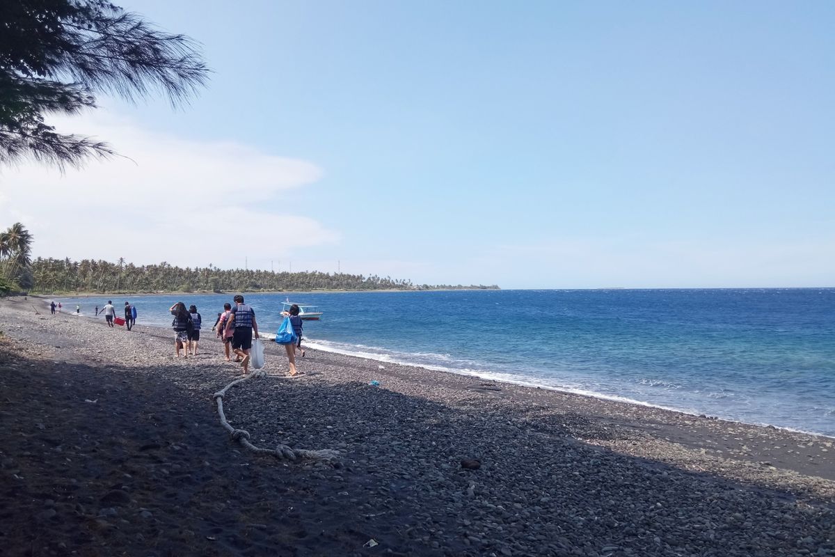 Wisata bahari Banyuwangi dengan pengelolaan berkelanjutan yang memadukan konservasi laut dan pemberdayaan masyarakat pesisir.