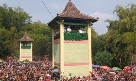 Tradisi Yaaqawiyyu Jatinom, 65 Ribu Apem Jadi Rebutan