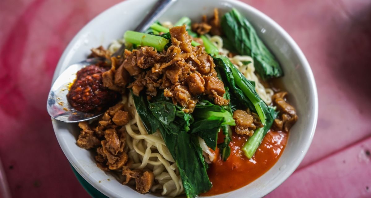 Resep Mie Ayam Rumahan Gurih, Lengkap dengan Topping Ayam Kecap