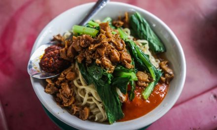Resep Mie Ayam Rumahan Gurih, Lengkap dengan Topping Ayam Kecap