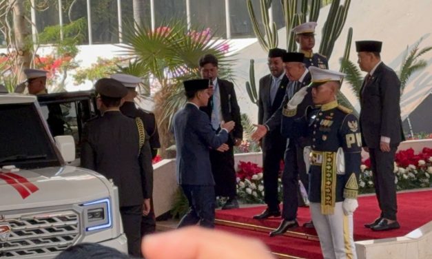Gibran Tiba di Gedung DPR Naik Maung Putih Jelang Sidang Tahunan MPR 2026
