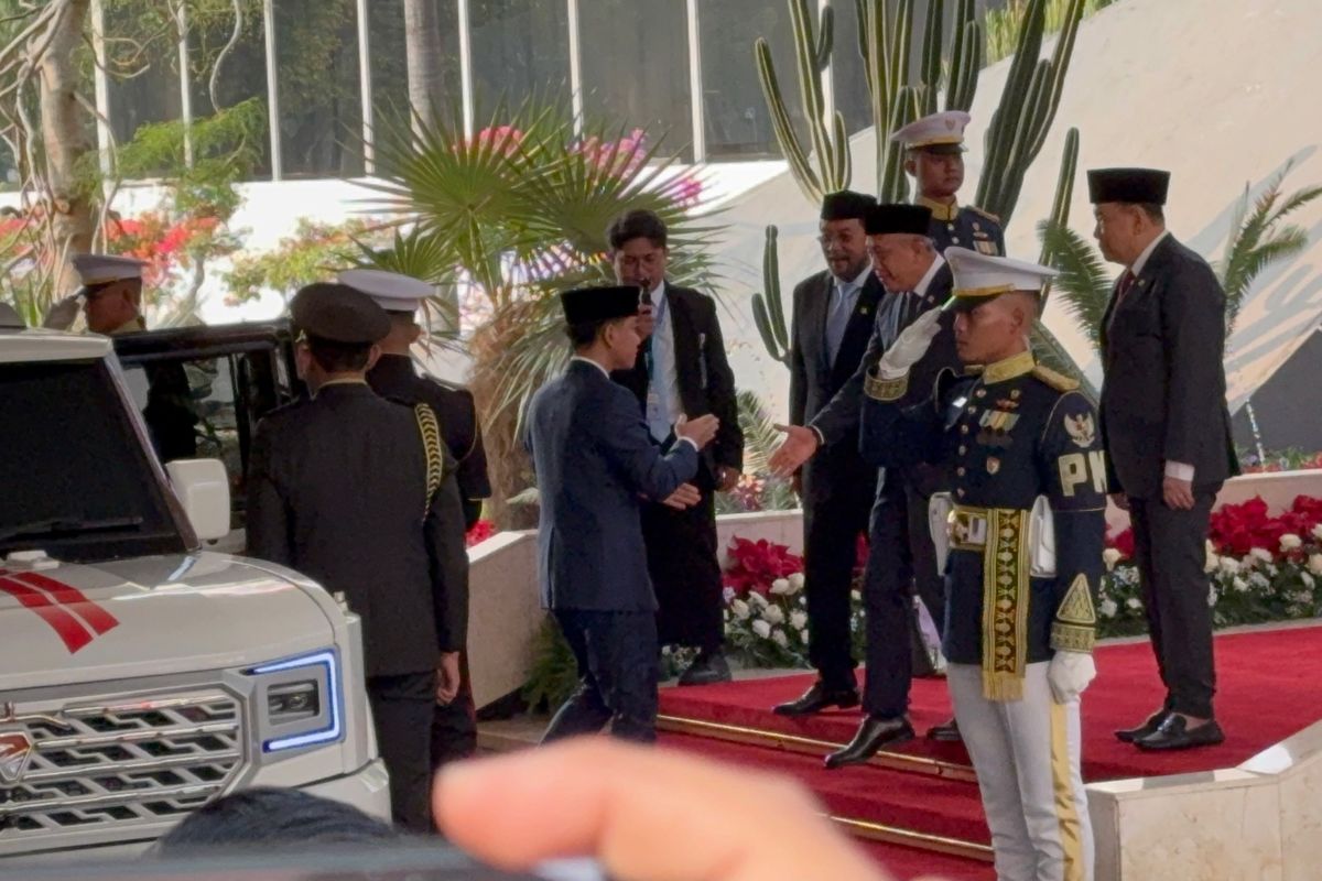 Gibran tiba di Gedung DPR