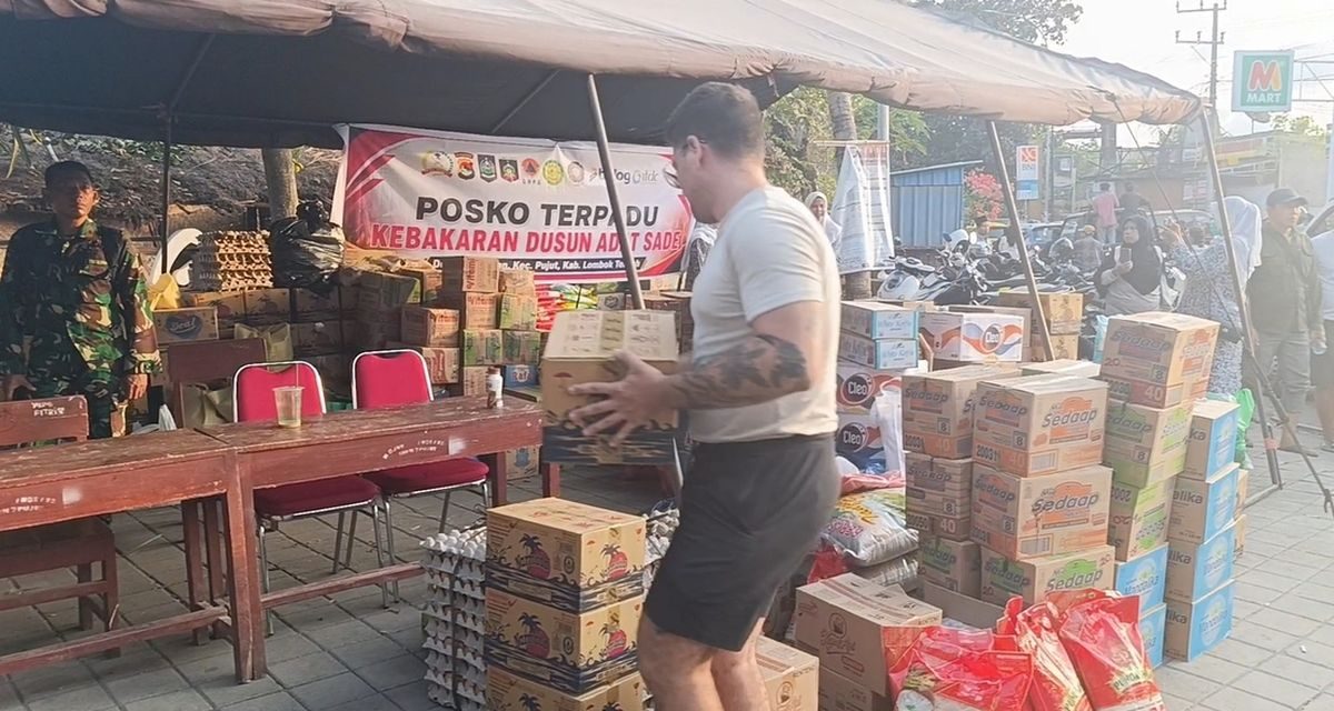 Turis Asing Ikut Salurkan Bantuan untuk Korban Kebakaran Desa Adat Sade