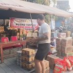 Turis Asing Ikut Salurkan Bantuan untuk Korban Kebakaran Desa Adat Sade
