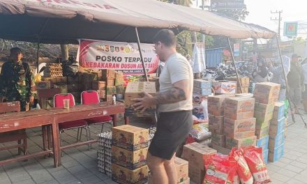 Turis Asing Ikut Salurkan Bantuan untuk Korban Kebakaran Desa Adat Sade