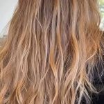 French Highlights Jadi Tren Warna Rambut Natural yang Minim Perawatan